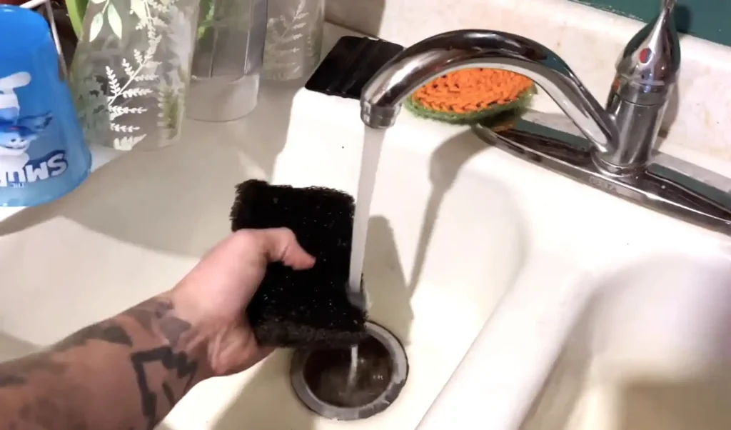 Rinsing and cleaning a filter pad